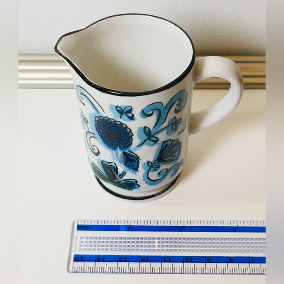 Very Small 60s - 70s Holt Howard Creamer HH 7219 Blue Cone Flower Hand Painted - Picture 3 of 13